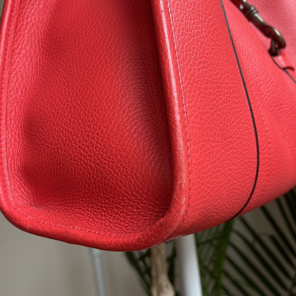 GUCCI 🇮🇹🌹AUTHENTIC HANDBAG ** **LOOKING TO SELL ASAP **👌😉 - Picture 16 of 17